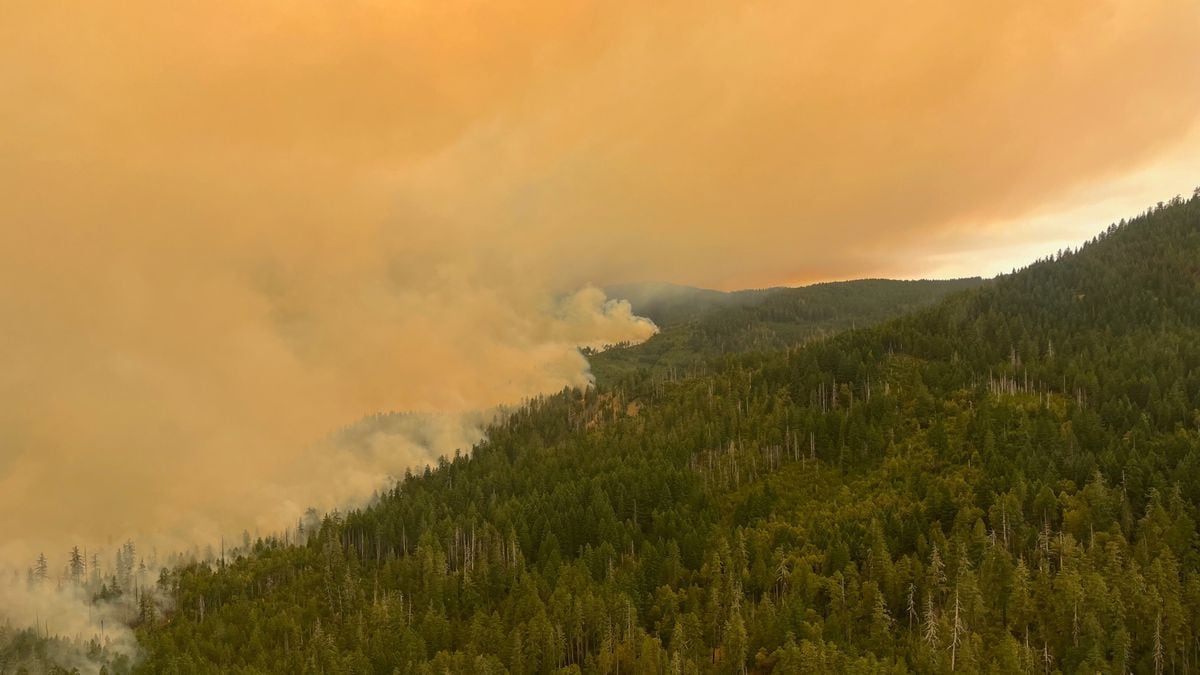 Flat Fire Spreading Quickly In Southern Oregon Growing To More Than   MU7XUWYIZFH4RNFN6POEMQSHHY 