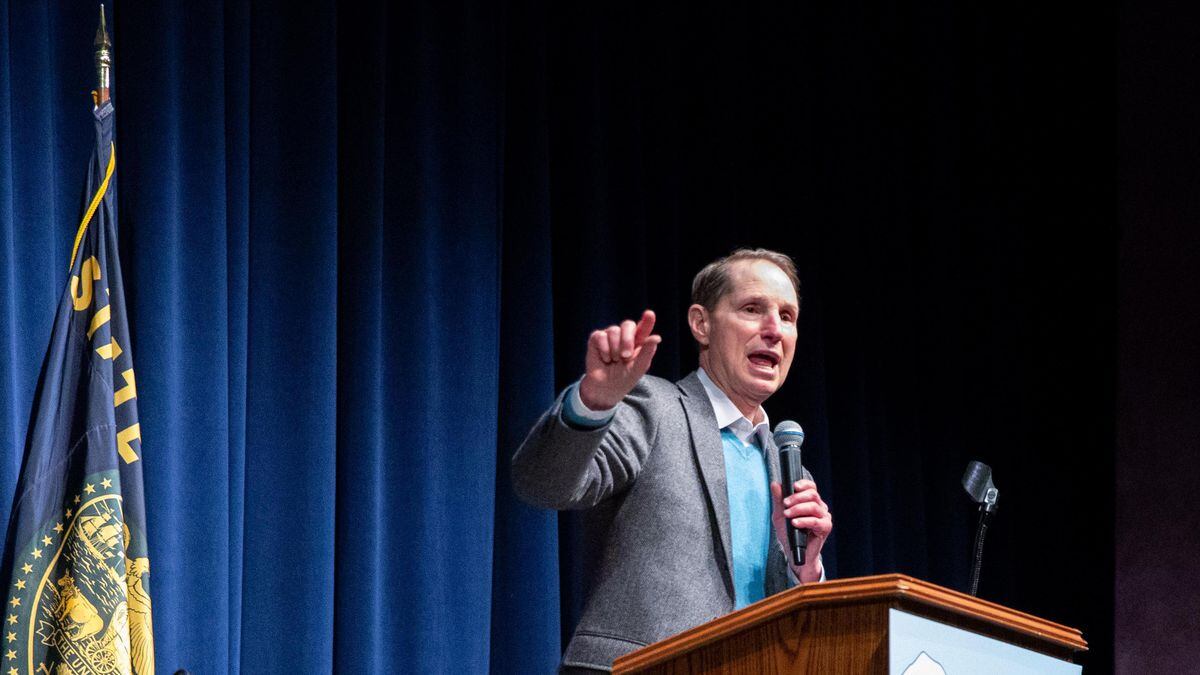 Wyden joins Democratic colleagues' ethics complaint against Cruz, Hawley