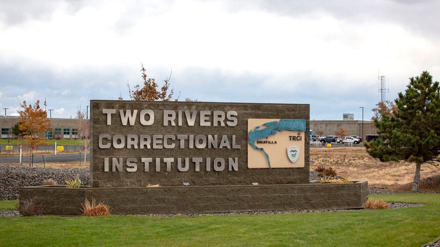 Federal judge warns staff against retaliation at Oregon’s Two Rivers prison