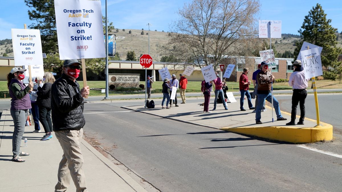 Oregon Tech faculty union raises legal questions as strike continues - OPB