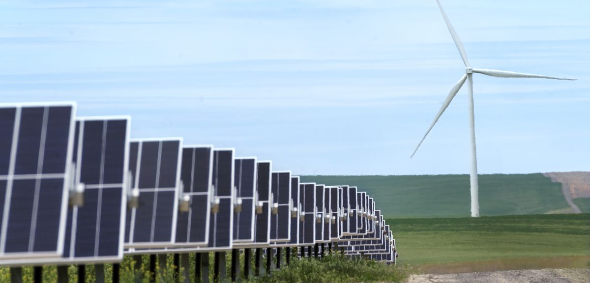 Oregon utility builds nation’s first large-scale wind, solar and battery facility