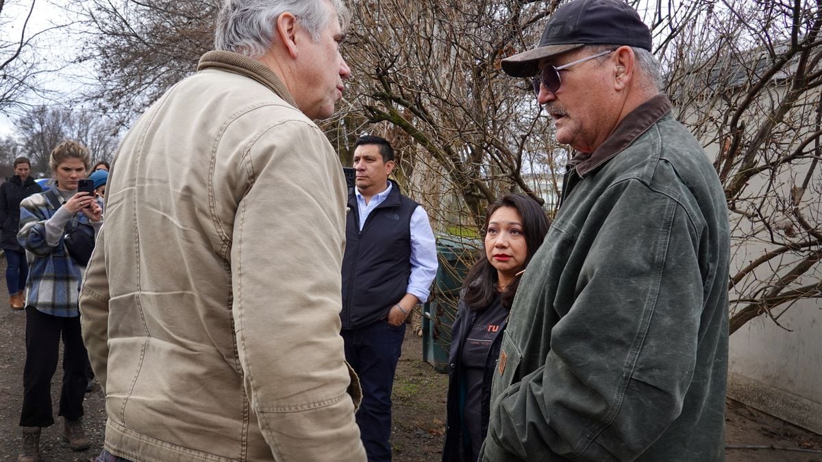 Oregon Sen. Jeff Merkley tour reveals Morrow County  residents’ frustration with groundwater inaction