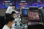 Currency traders watch monitors at the foreign exchange dealing room of the KEB Hana Bank headquarters in Seoul, South Korea, Wednesday, Nov. 4, 2020. U.S. futures rose and Asia markets posted gains as investors worldwide await the results from the U.S. presidential election.
