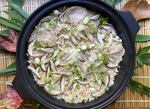 Mushroom rice in a black pot.