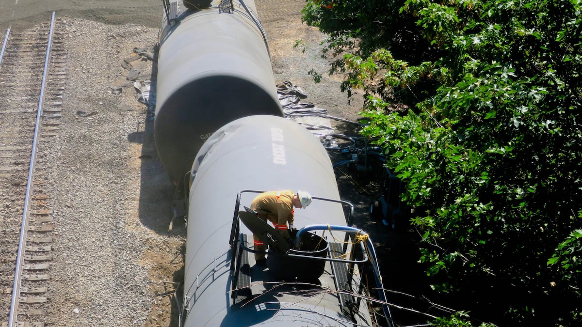Oregon's US Senators Join Call To Reject LNG-By-Rail Rules