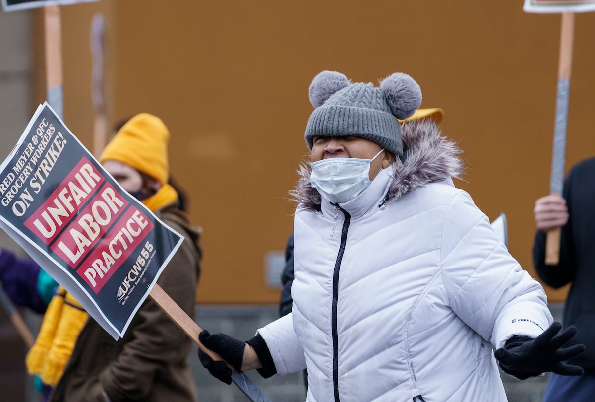 Thousands of Fred Meyer, QFC employees in Oregon go on strike - OPB