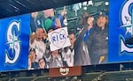 Mariners fans honor broadcaster Rick Rizzs at this final game on Sunday, Sept. 27, 2026.