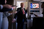 El presidente Trump se dirigió a Air Force One en la prensa Air Force One el miércoles en su camino a Qatar.