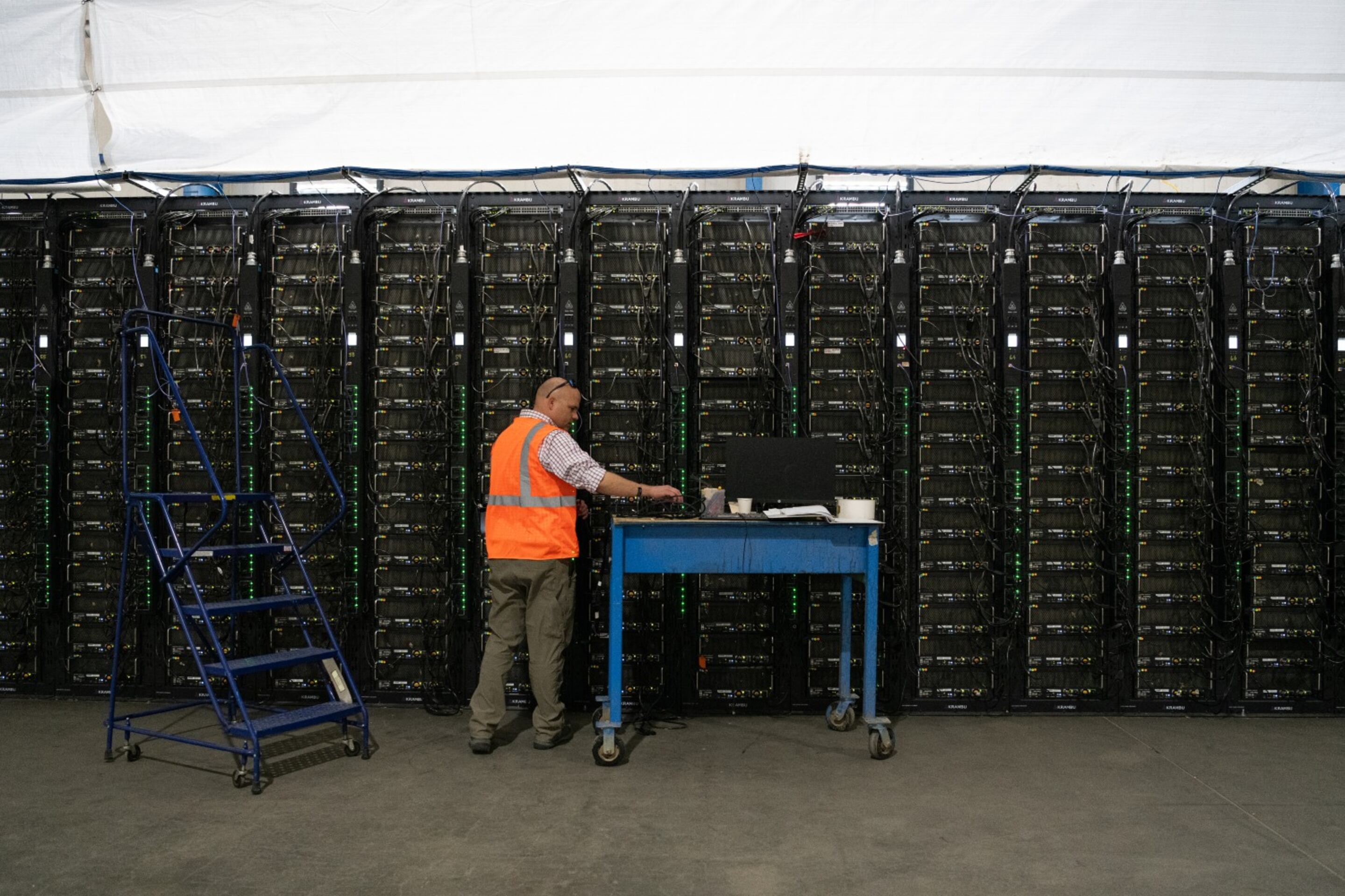 Why officials in the Pacific Northwest are only now deciding how to  regulate crypto mining - OPB