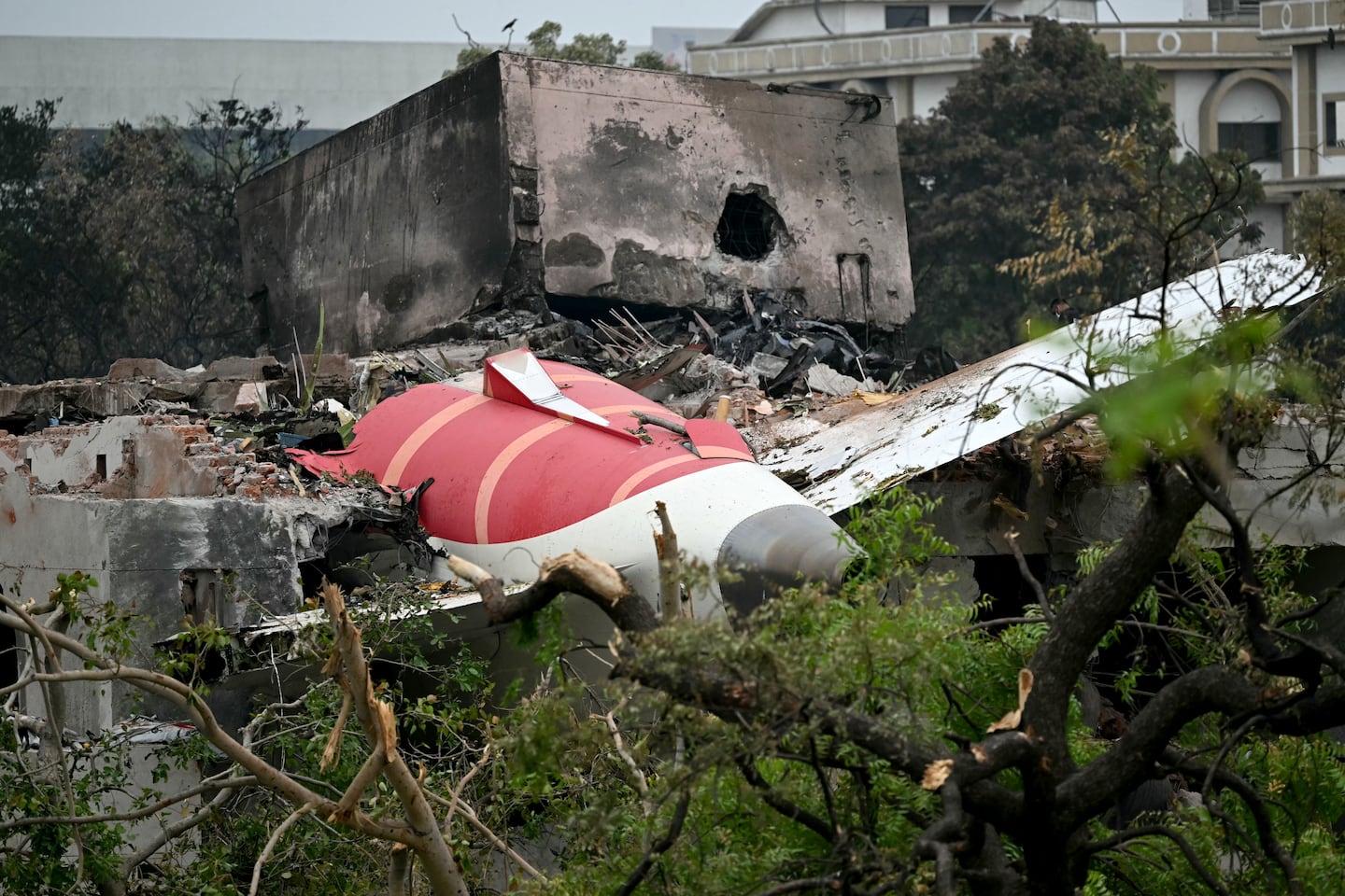 Indian authorities begin investigating Air India crash in which 1 passenger survived - OPB