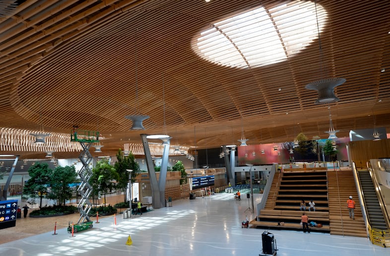 The 49 skylights and 36-foot-high glass walls allow ample daylight even on cloudy days, reducing the terminal’s energy use.