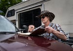 Johnny Kimball takes notes during a carving break.
