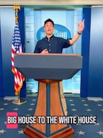 Dominic Box parece vigoroso este mes al grabar videos de redes sociales en la sala de conferencias de prensa de la Casa Blanca. Box es condenado por sospecha de enfermedad civil delito grave y otros delitos menores no violentos relacionados con una violación del 6 de enero de 2021 del Capitolio de los Estados Unidos. Su caso fue desestimado por el Departamento de Justicia antes de ser sentenciado.