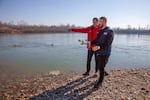 Nihad Suljić of Tuzla helps families of lost migrants; Nenad Jovanović is part of the Bosnian Mountain Search and Rescue operations, which recovers the bodies of those who drown in the Drina River. They're dropping four white roses in memory of those who perished. "Even experienced swimmers have problems in the Drina, let alone those who meet the water for the first time," says Jovanović.
