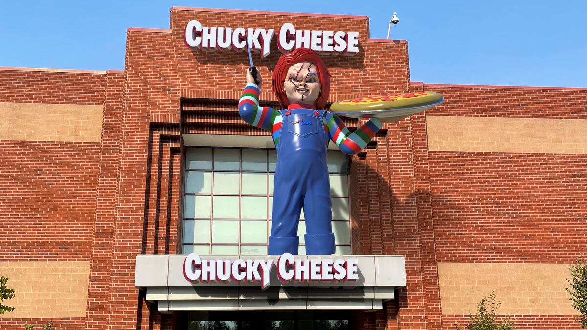 Eugene virtual reality artist spoof of Chuck E. Cheese pizza arcade goes  viral - OPB