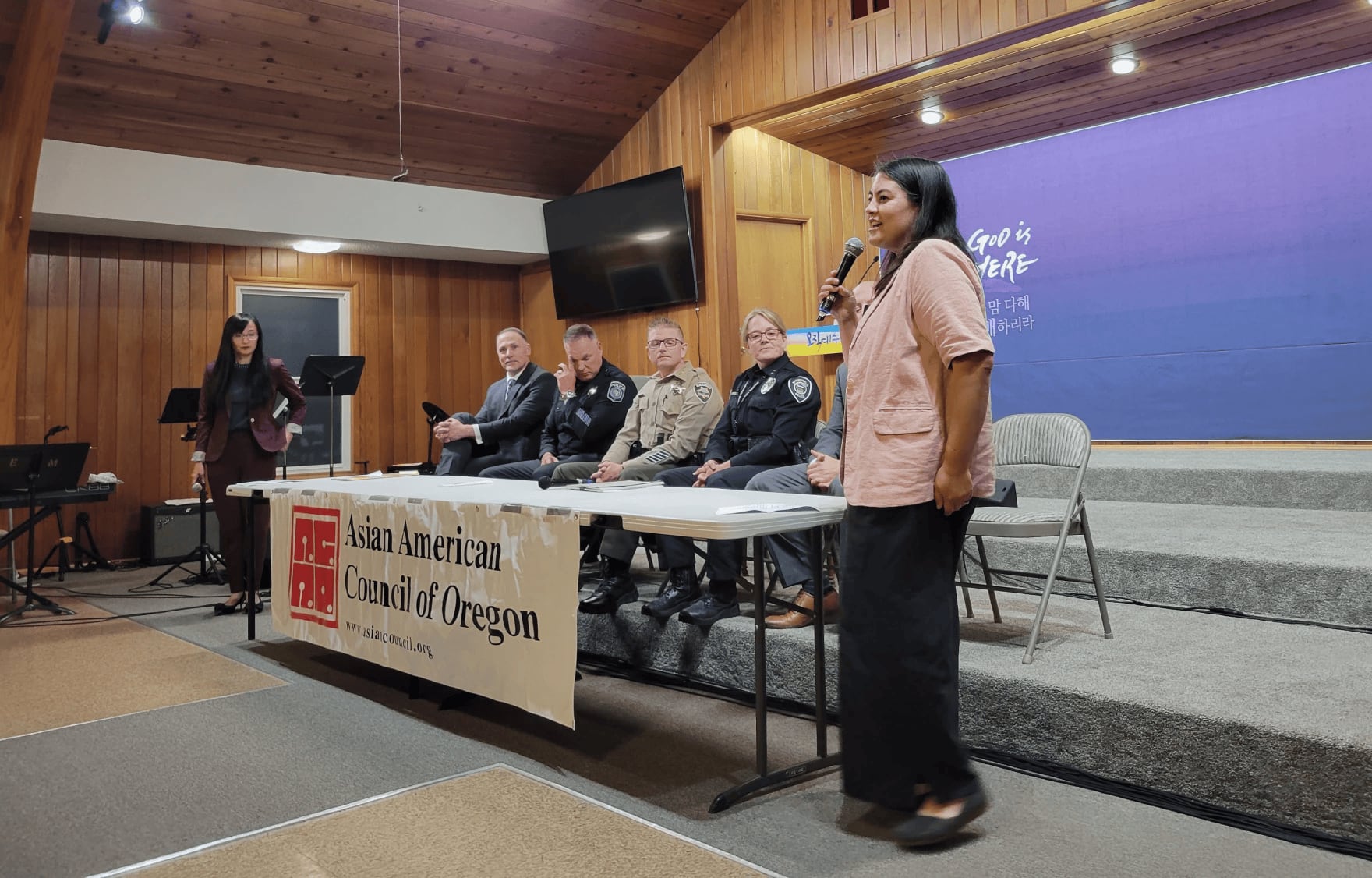 Asian American Council of Oregon Board Member Jenny Jonak, first from right, introduces a panel of local law enforcement and prosecutors during the Asian American and Allies Public Safety Forum on Oct. 23, 2025 in Eugene, Ore. Also pictured (from left to right): Co-Chair at Eugene Neighborhood Leaders Council Jensina Hawkins, Lane County District Attorney Chris Parosa, Eugene Police Chief Chris Skinner, Lane County Sheriff Carl Wilkerson and Springfield Police Chief Jami Resch.
