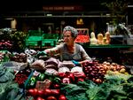 A fruit seller at Dom Pedro market in Coimbra, central Portugal. A lack of access to fresh fruits and vegetables in the U.S. may contribute to Americans shorter lifespan.