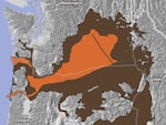 A map of the Ginkgo lava flow showing in black the long fissure from which it erupted and showing the flow path from Eastern Washington to the Pacific coast in orange.