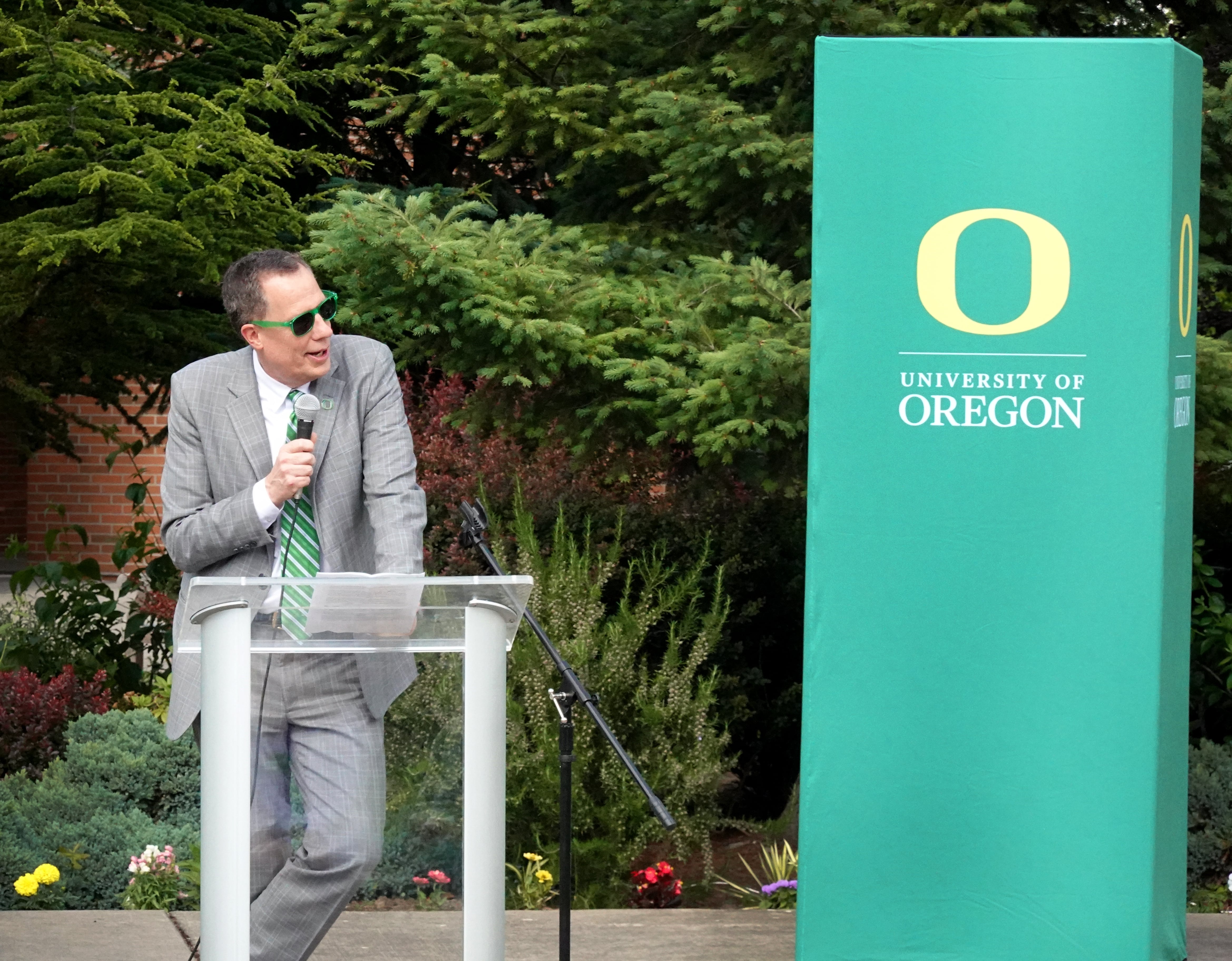 University of Oregon President Karl Scholz speaks to alumni, donors and current student and faculty at the UO Portland campus outdoor amphitheater on May 29, 2025.