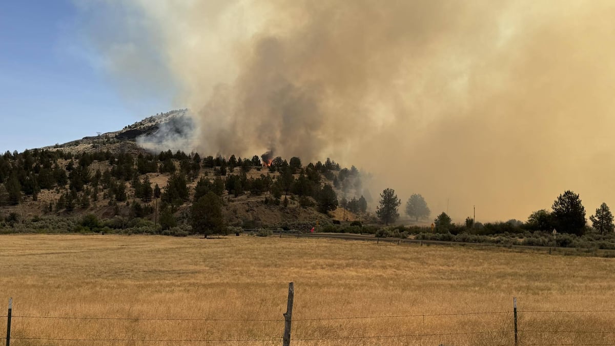 Wildfire smoke worsens air quality in parts of Oregon Wildfire smoke worsens air quality in parts of Oregon