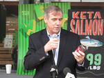 Sen. Jeff Merkley, D-Ore., hopes to stop a federal ban on labeling food as containing genetically modified organisms.