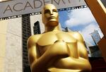 A close-up image of a larger-than-human-scale statue of the Academy Awards statuette.