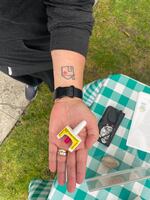 Nurse Susannah Lujan-Bear holds out a dose of Naloxone during an overdose-reversal education event Aug. 29, 2023 at the OHSU Marquam Hill farmers market.