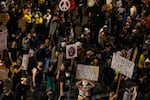 A subsection of the crowd marches toward the Marriott hotel in downtown Portland, Ore., July 25, 2020. iMessages sent by Mayor Ted Wheeler’s police advisor Robert King, who left the city in the summer of 2021, are similarly lost. Because King had iMessage for much of his time in office, no one-on-one conversation between him and the mayor sent between April 2020 and May 2021 was ever turned over.