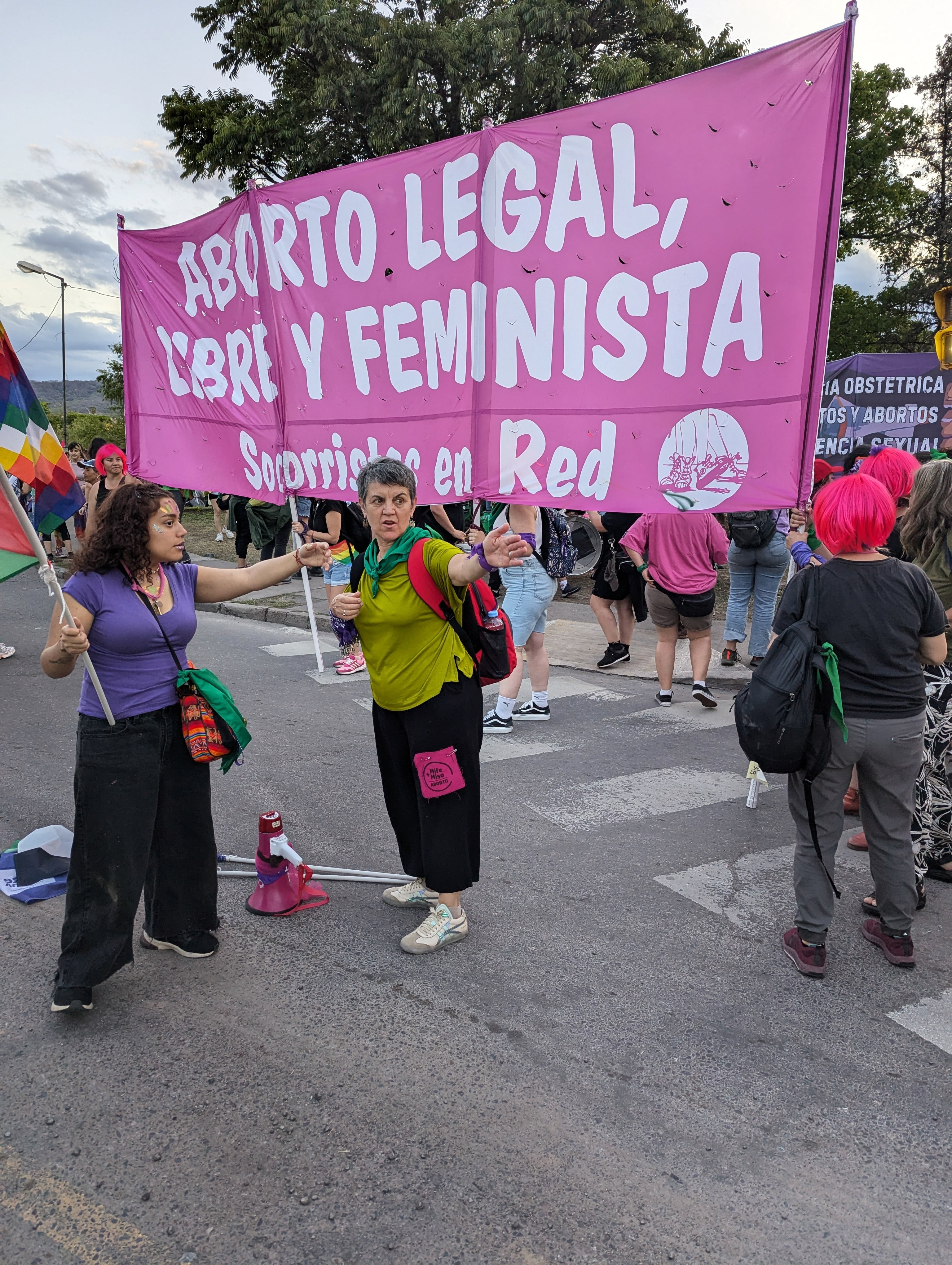 Ruth Zurbriggen (center) speaks to another participant at a march during the <em>Encuentro. </em>She is one of the founders of <em>Socorristas en Red</em> (First Responders Network), which is now the biggest abortion accompaniment network in the world.