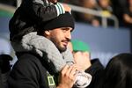 Marcus Mariota watches the first half of an NCAA college football game between Oregon and Southern California, Saturday, Nov. 22, 2025, in Eugene, Ore. (AP Photo/Lydia Ely)