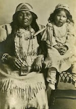 Shuína Skó’s great-great grandmother and her daughter.