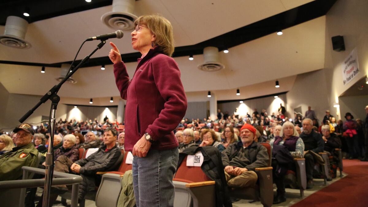 Oregon's Walden Gets Cheers And Jeers At Town Hall In Purple Bend