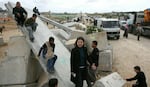 Palestinian journalist Taghreed El-Khodary (center) reports from Rafah in the Gaza Strip in 2008.