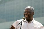 Hank Aaron speaks at a ceremony where a commemorative plaque was unveiled Thursday, June 7, 2007, in the parking lot of Miller Park in Milwaukee. The plaque marks the landing spot of Aaron's 755th career home run. (AP Photo/Morry Gash)