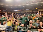 Fãs da Baylor University no Moda Center em Portland, Oregon, no sábado, 30 de março de 2024. Baylor caiu para a USC no Sweet 16 do torneio feminino da NCAA.